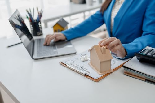 Jak strona internetowa może zwiększyć sprzedaż nieruchomości?